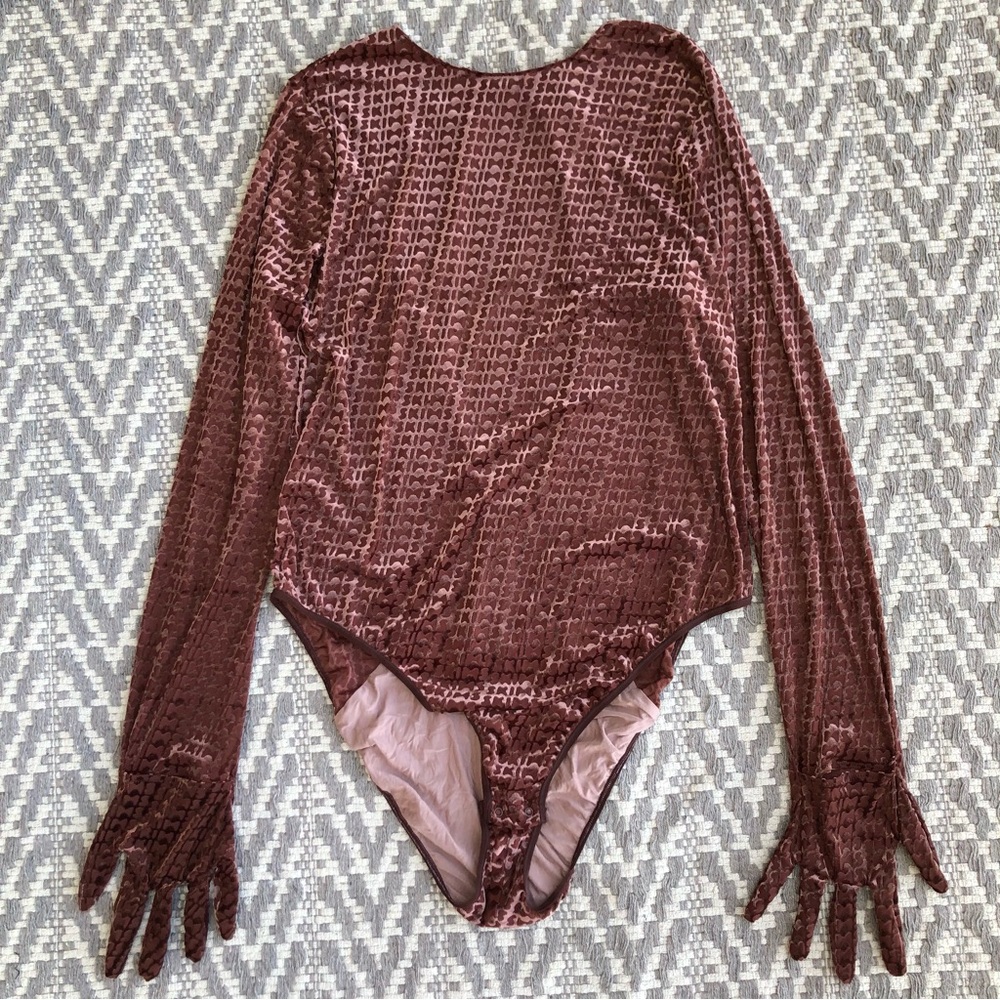 SKIMS velvet sheer long sleeve glove bodysuit size 4X all over SKIMS logo